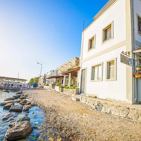 Mesmerizing House Right Next To The Sea With A Refreshing View And Balcony In Gumusluk, Bodrum 度假居 *