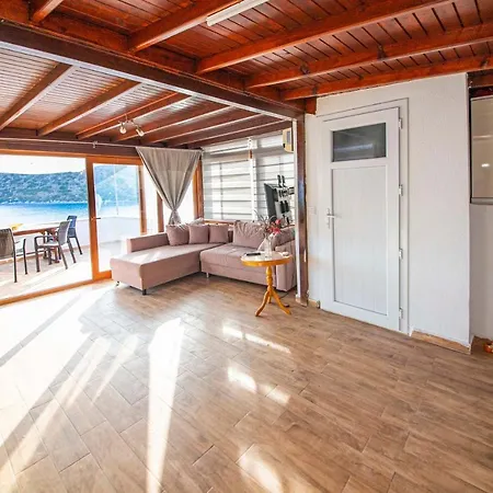Mesmerizing House Right Next To The Sea With A Refreshing View And Balcony In Gumusluk, Bodrum 度假居 古穆斯卢克