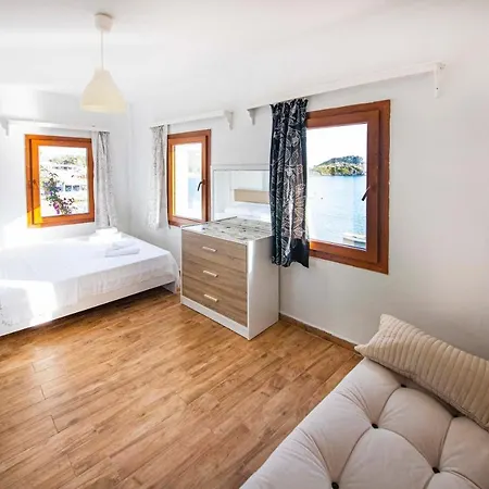Mesmerizing House Right Next To The Sea With A Refreshing View And Balcony In Gumusluk, Bodrum *