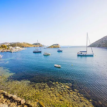 Holiday home Mesmerizing House Right Next To The Sea With A Refreshing View And Balcony In Gumusluk, Bodrum