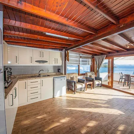 Mesmerizing House Right Next To The Sea With A Refreshing View And Balcony In Gumusluk, Bodrum Holiday home