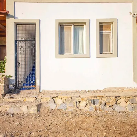Holiday home Mesmerizing House Right Next To The Sea With A Refreshing View And Balcony In Gumusluk, Bodrum Gumusluk