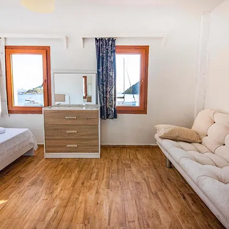 Mesmerizing House Right Next To The Sea With A Refreshing View And Balcony In Gumusluk, Bodrum Gumusluk