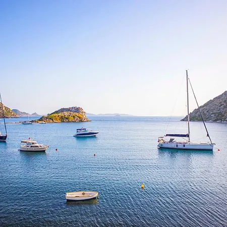 Mesmerizing House Right Next To The Sea With A Refreshing View And Balcony In Gumusluk, Bodrum