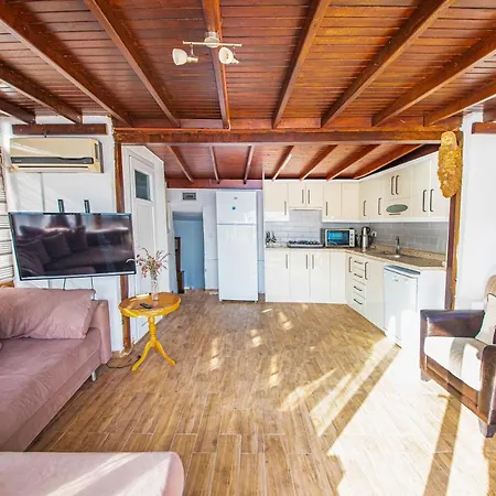 Holiday home Mesmerizing House Right Next To The Sea With A Refreshing View And Balcony In Gumusluk, Bodrum Gumusluk
